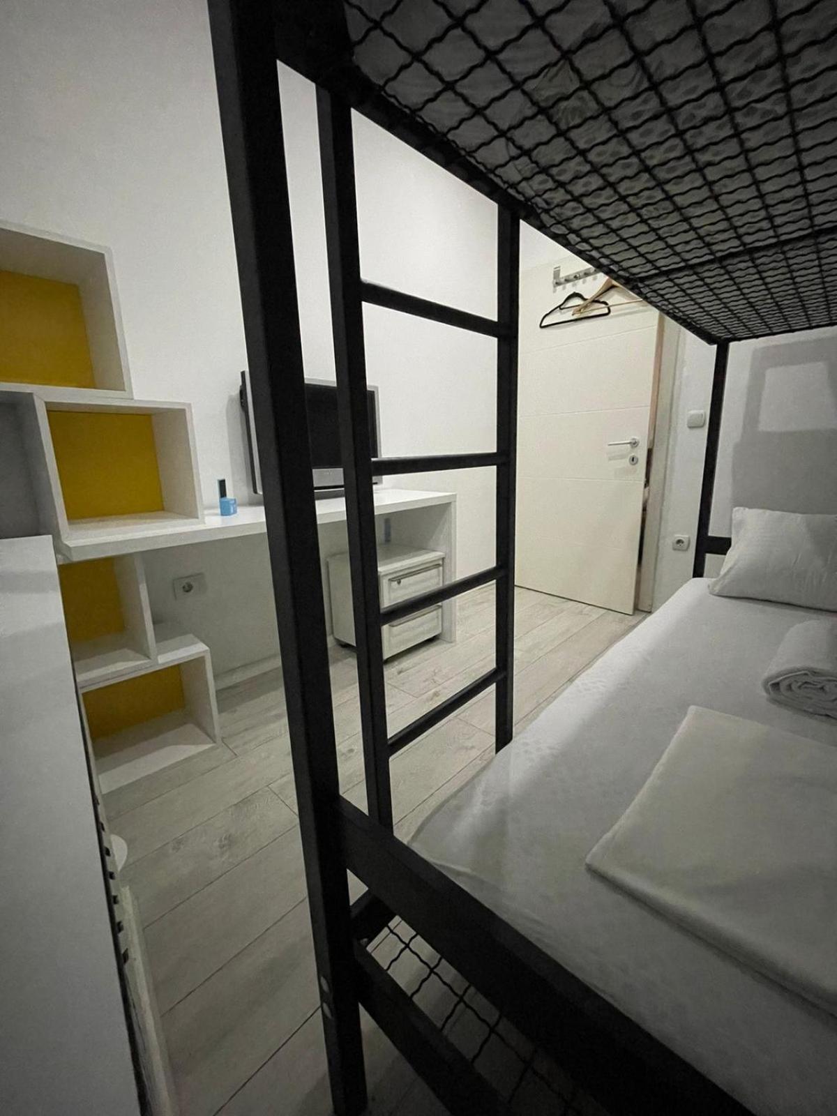 Shesh Hostel Priština Exteriér fotografie
